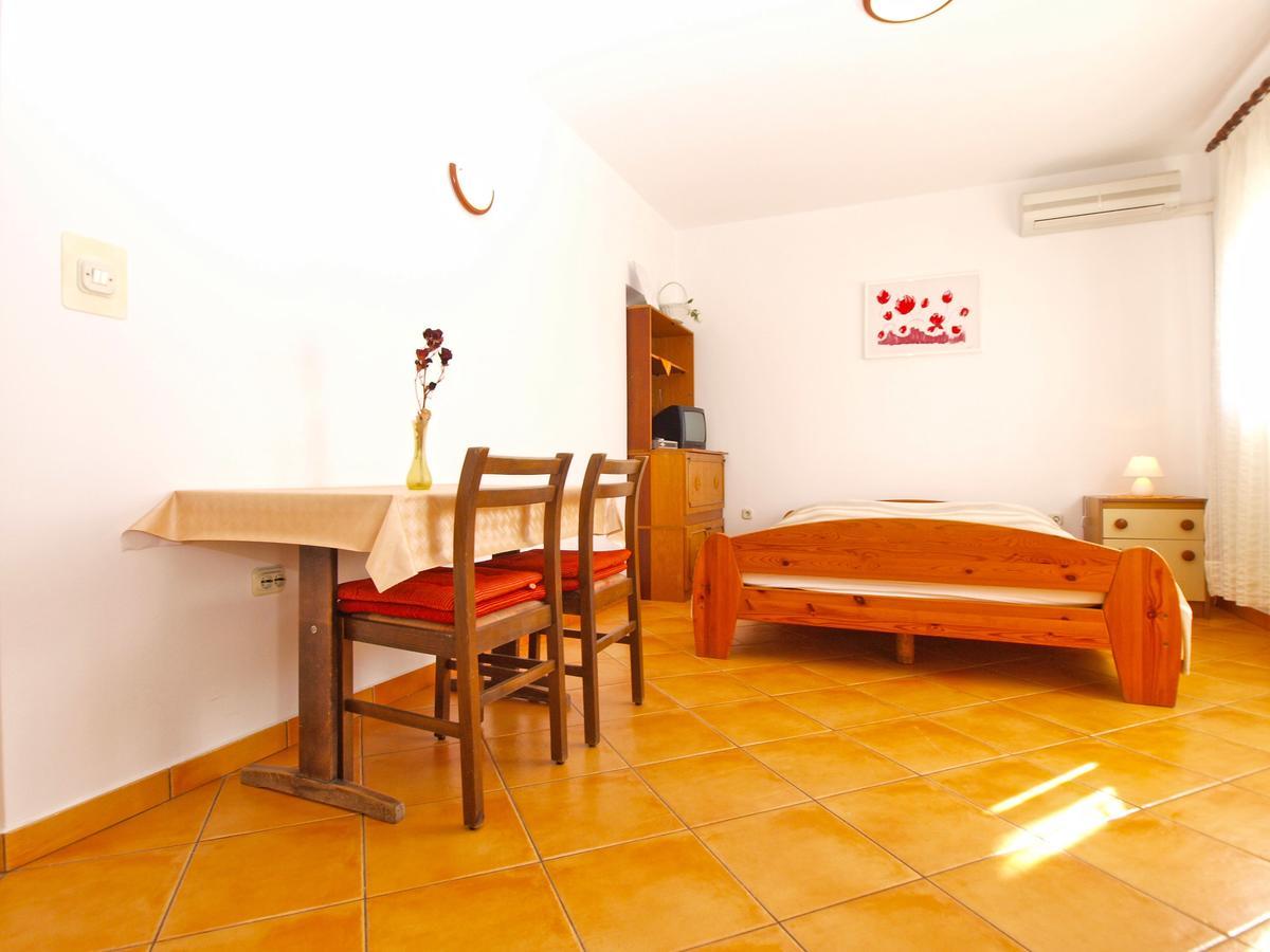 Apartments Mirela 1554 普拉 外观 照片